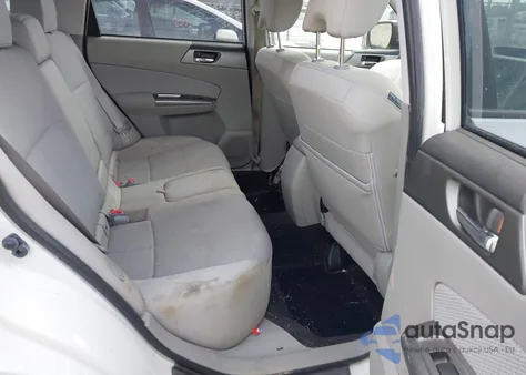 2013 Subaru Forester 2.5X Premium z USA, uszkodzony, nr VIN JF2SHADC2DH402669